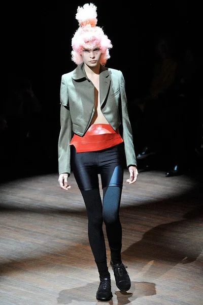 Look 25